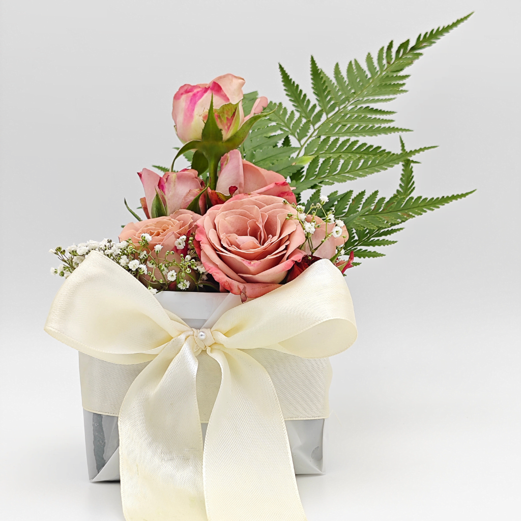 Pink Rose Table Decor (Small)